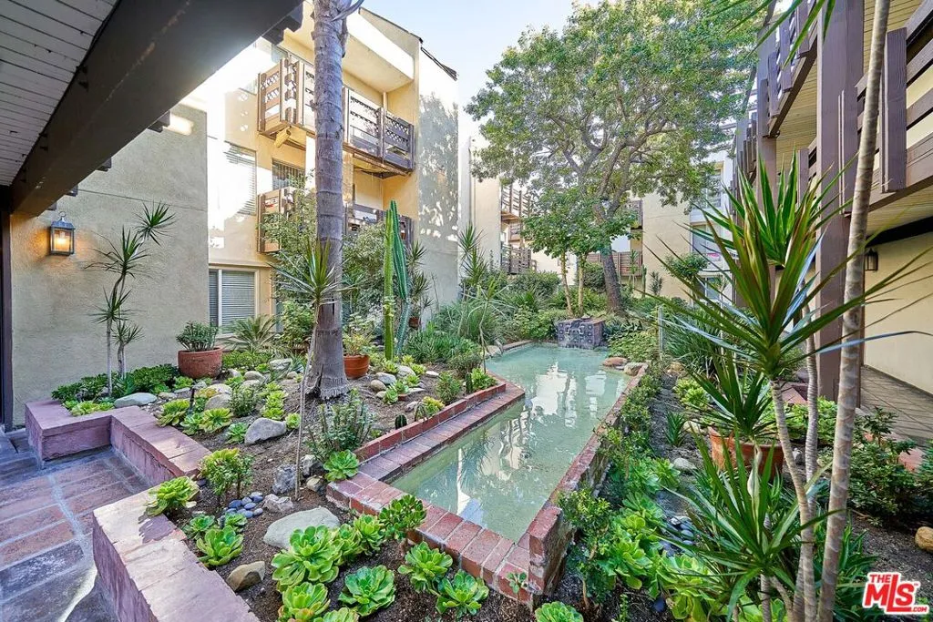 320 S Ardmore Avenue 120, Los Angeles, California 90020 home-pic-20